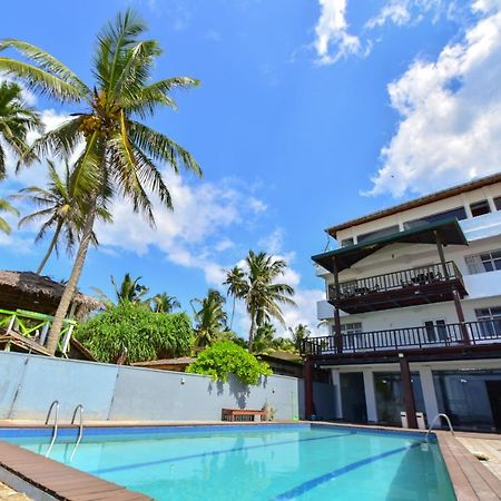 Lucky Seven Beach Resort Hikkaduwa Ngoại thất bức ảnh