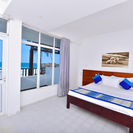 Lucky Seven Beach Resort Hikkaduwa Ngoại thất bức ảnh
