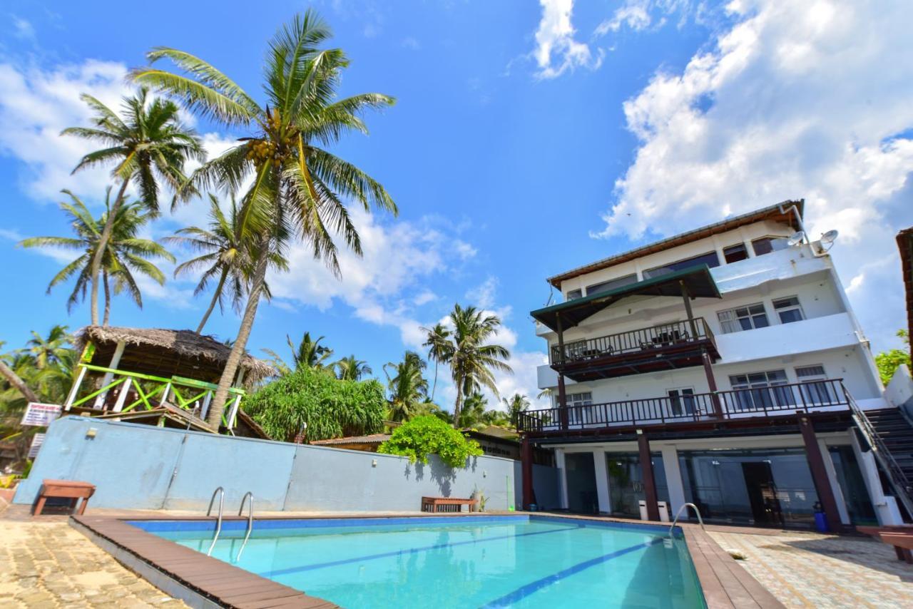 Lucky Seven Beach Resort Hikkaduwa Ngoại thất bức ảnh
