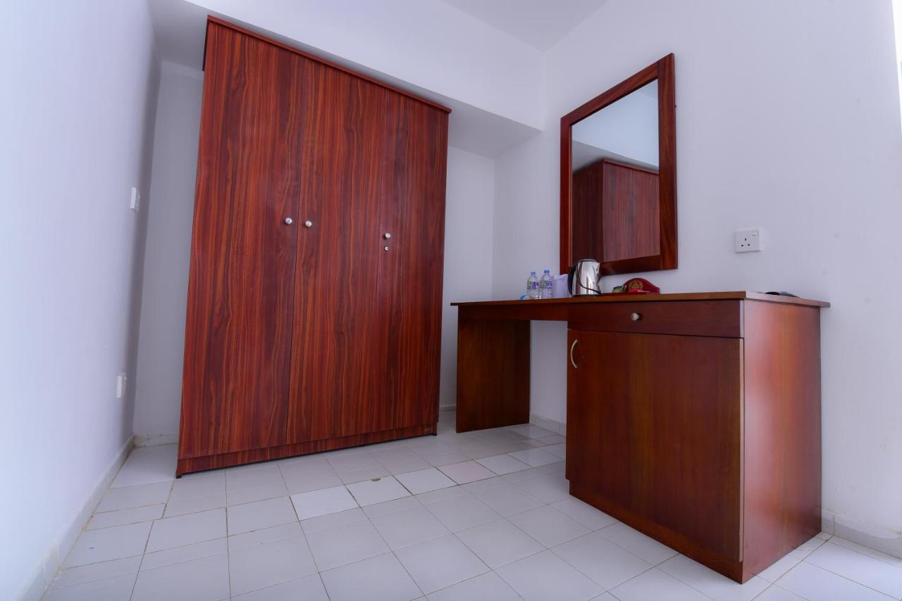 Lucky Seven Beach Resort Hikkaduwa Ngoại thất bức ảnh