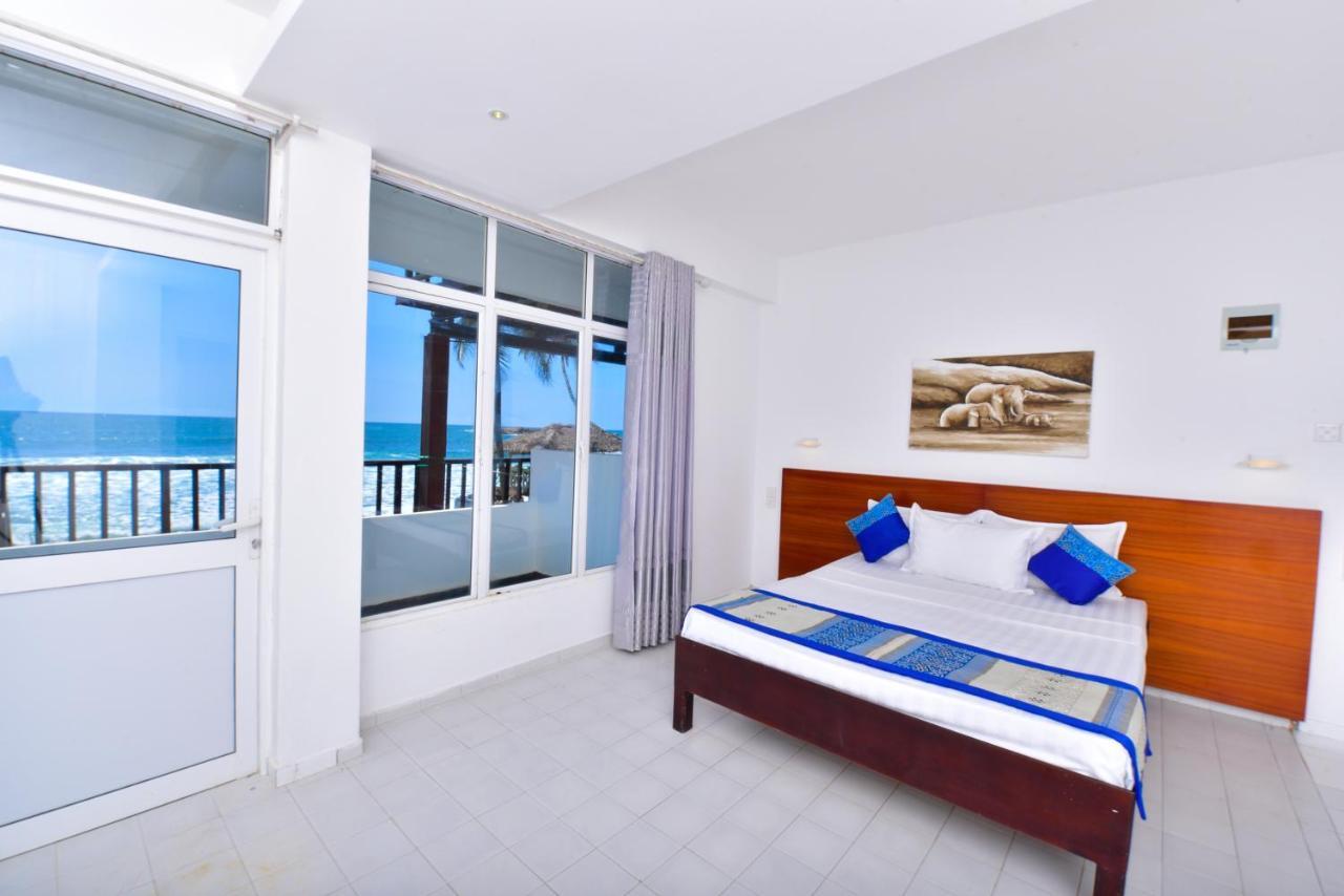 Lucky Seven Beach Resort Hikkaduwa Ngoại thất bức ảnh
