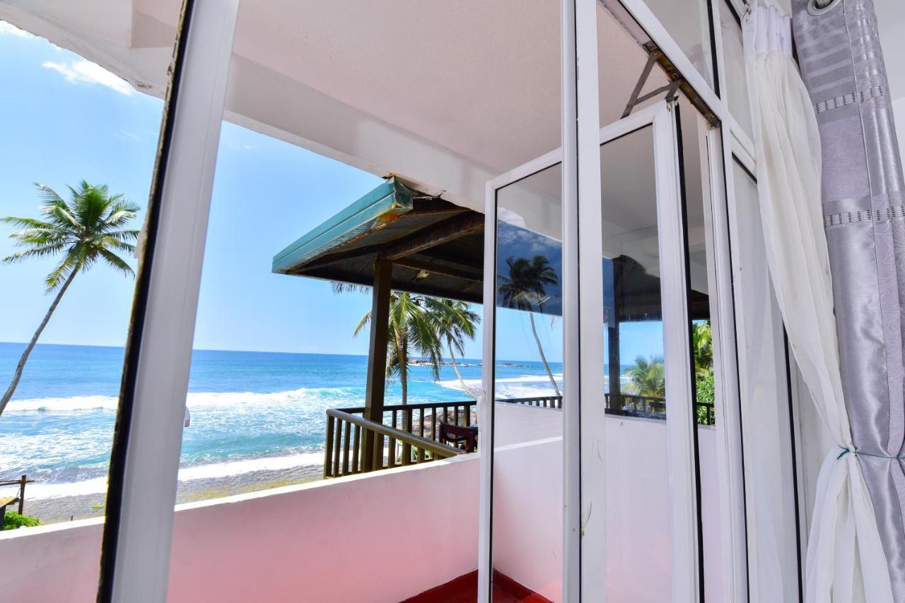 Lucky Seven Beach Resort Hikkaduwa Ngoại thất bức ảnh