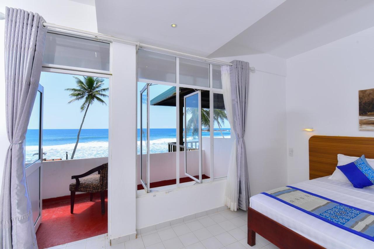 Lucky Seven Beach Resort Hikkaduwa Ngoại thất bức ảnh