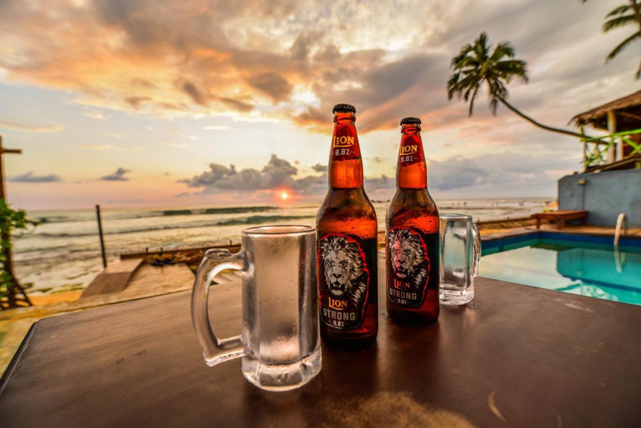 Lucky Seven Beach Resort Hikkaduwa Ngoại thất bức ảnh