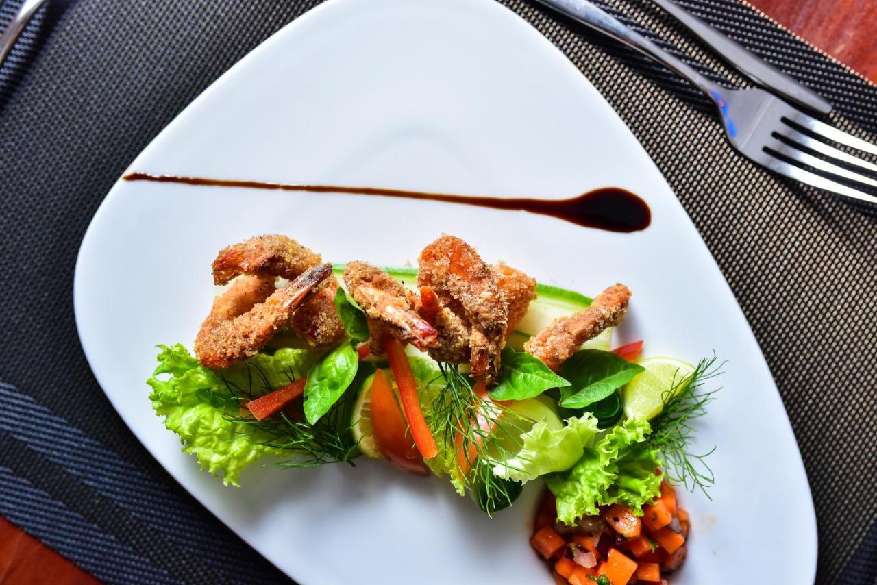 Lucky Seven Beach Resort Hikkaduwa Ngoại thất bức ảnh